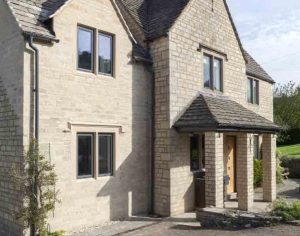 Aluminium window in stone